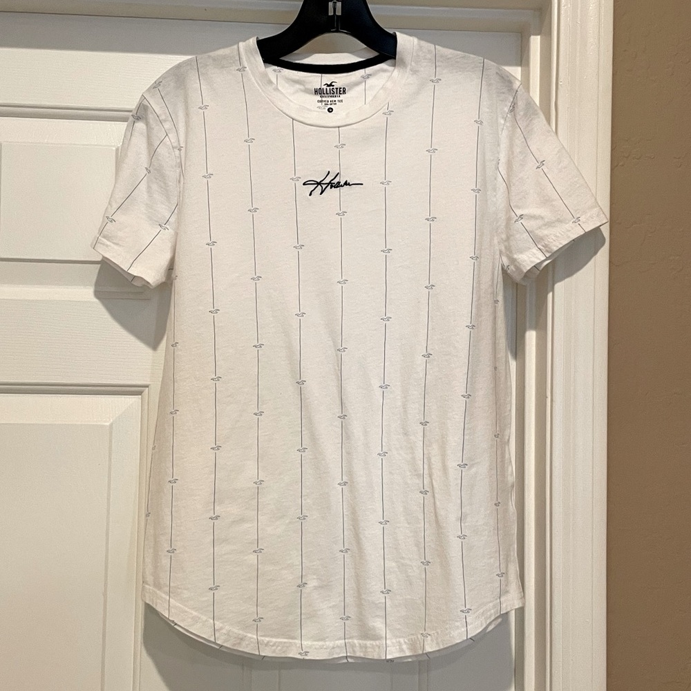 Men’s White Hollister Curved Hem t-shirt, size S